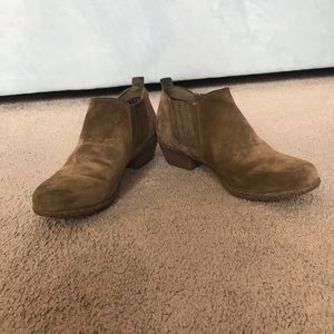 Clark’s Booties, Tan, Size 8